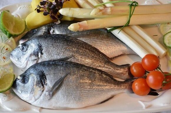 Fisch mit Gemüse zur Gewichtsreduktion